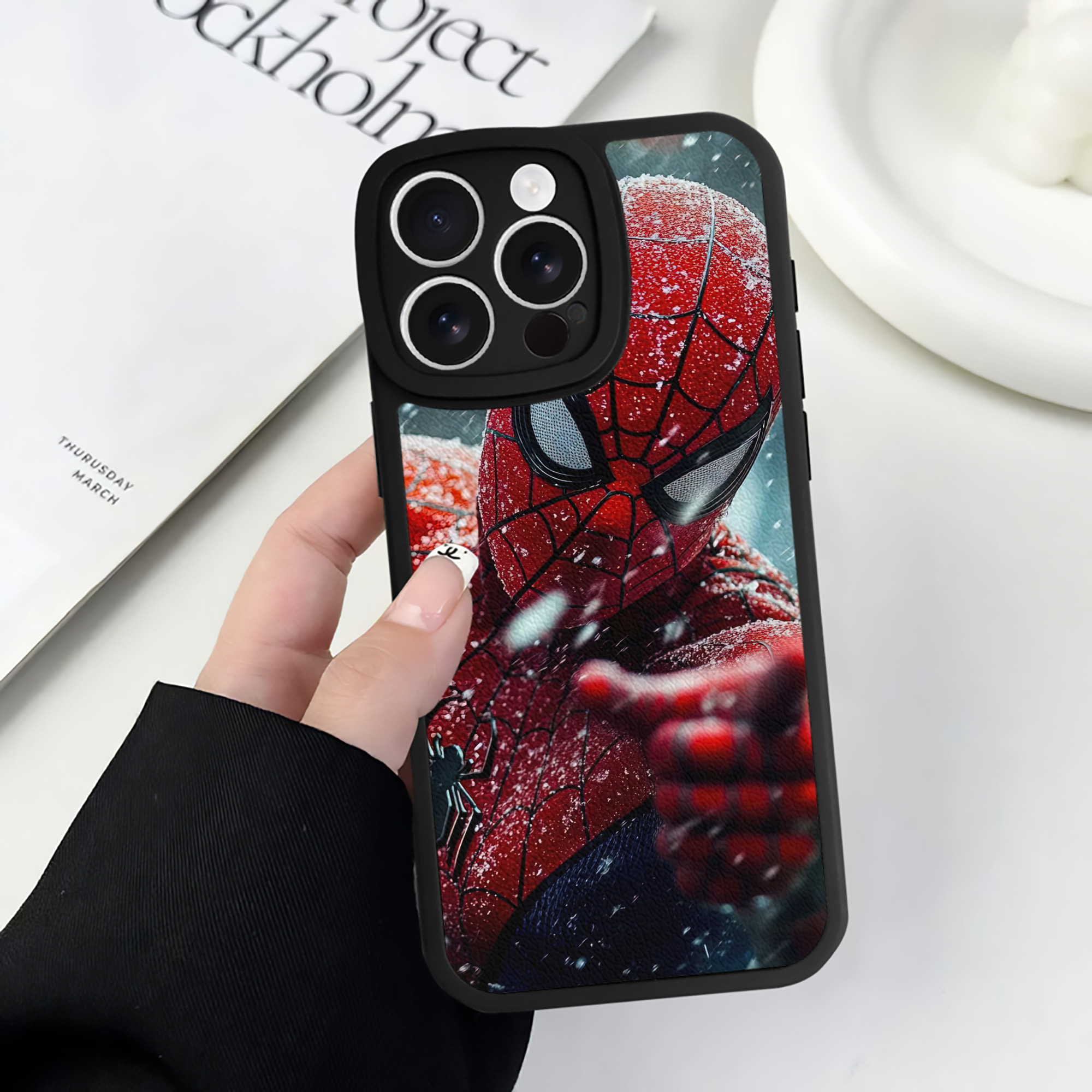 （画像用） Spider Man スパイダーマン 【iPhone 16シリーズ対応】シリコンスマホケース（レザー調） 材質：シリコン